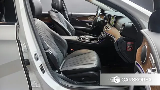 Mercedes-Benz E-Class W213 2019 Белый из Кореи, фото 2