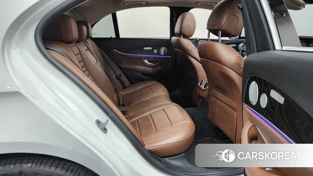 Mercedes-Benz E-Class W213 2018 Белый из Кореи, фото 2