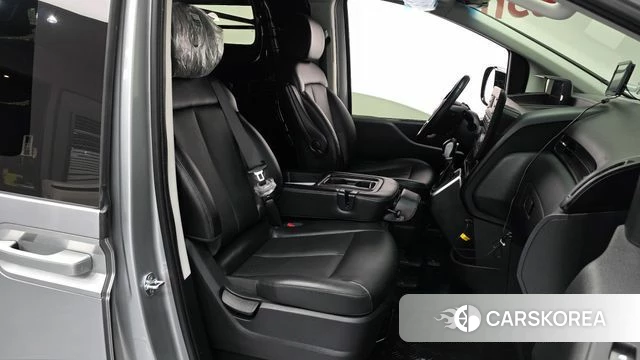 Hyundai Staria 2021 Серебристо-серый из Кореи, фото 2