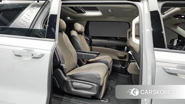 Kia The New Carnival 4th Generation 2025 Серебристо-серый из Кореи, фото 2