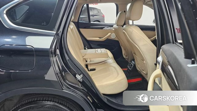 BMW X1 (F48) 2018 Черный из Кореи, фото 2