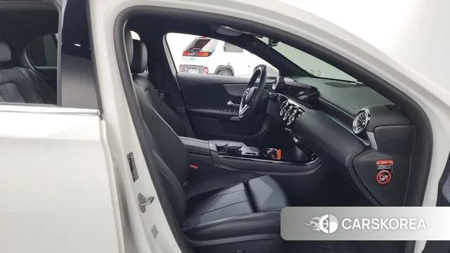 Mercedes-Benz A-Class W177 2023 Белый из Кореи, фото 2