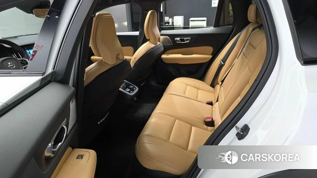 Volvo V60 Cross-Country 2nd Generation 2021 Белый из Кореи, фото 2