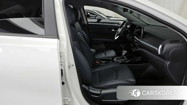 Kia The New K3 2nd generation 2024 Белый из Кореи, фото 2