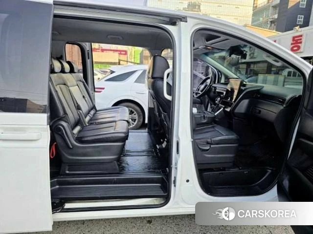Hyundai Staria 2023 Белый из Кореи, фото 2