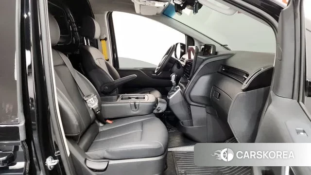 Hyundai Staria 2023 Черный из Кореи, фото 2