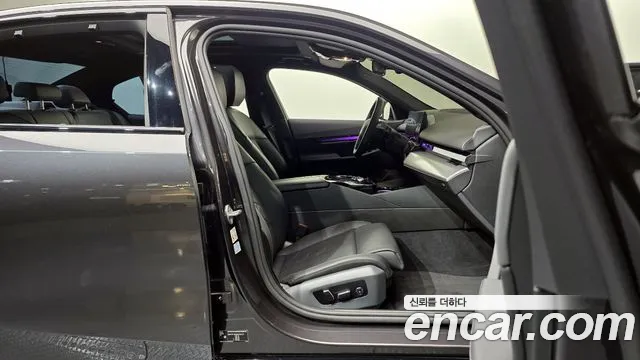 BMW i5 (G60) 2023 Черный из Кореи, фото 2