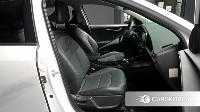 Kia Di Ol Nu Niro 2023 Белый из Кореи, фото 2