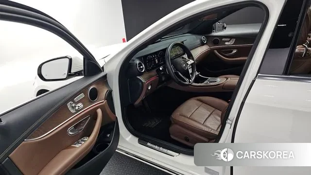 Mercedes-Benz E-Class W213 2022 Белый из Кореи, фото 2