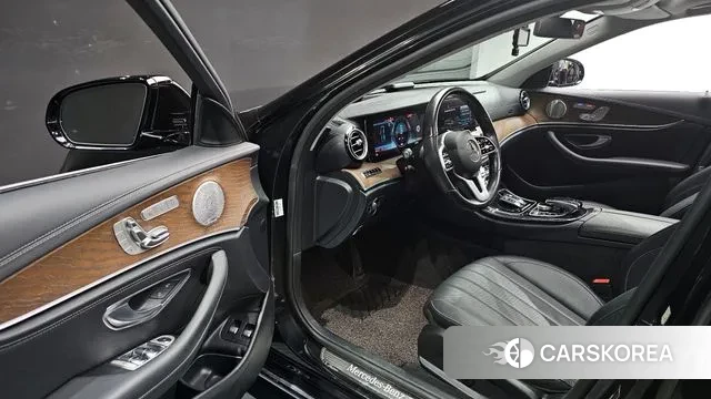 Mercedes-Benz E-Class W213 2019 Черный из Кореи, фото 2