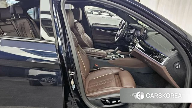 BMW 5 Series (G30) 2023 Черный из Кореи, фото 2