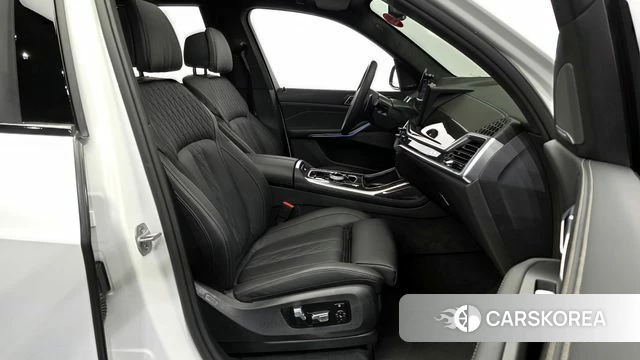 BMW X7 (G07) 2025 Белый из Кореи, фото 2