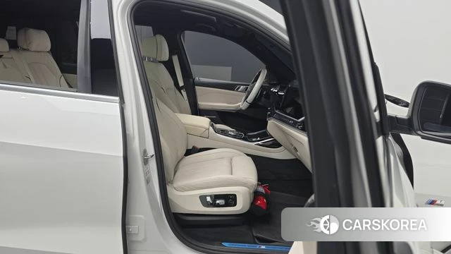 BMW X7 (G07) 2024 Белый из Кореи, фото 2
