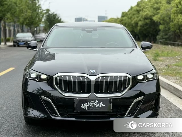 BMW 5 series 2024 Черный из Китая, фото 2