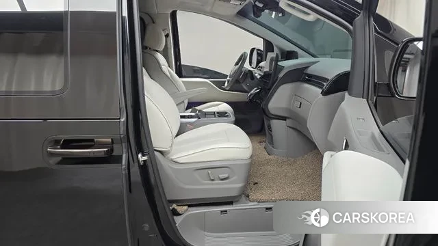 Hyundai Staria 2023 Черный из Кореи, фото 2