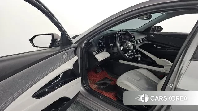 Hyundai Avante Hybrid (CN7) 2022 Серебристо-серый из Кореи, фото 2