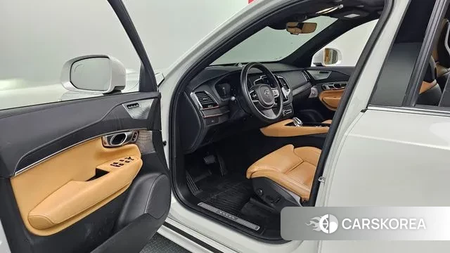 Volvo XC90 second Generation 2023 Белый из Кореи, фото 2