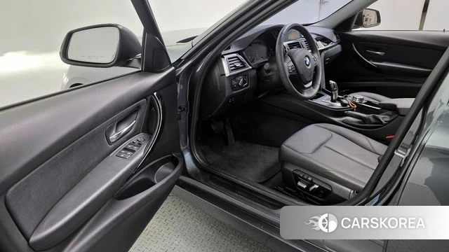 BMW 3 Series (F30) 2018 Серый из Кореи, фото 2