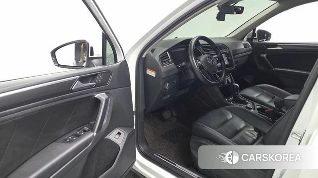 Volkswagen Tiguan second Generation 2018 Белый из Кореи, фото 2