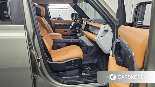 Land Rover Defender (L663) 2023 Светло-зеленый из Кореи, фото 2