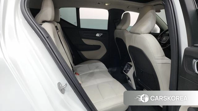 Volvo XC40 2025 Белый из Кореи, фото 2