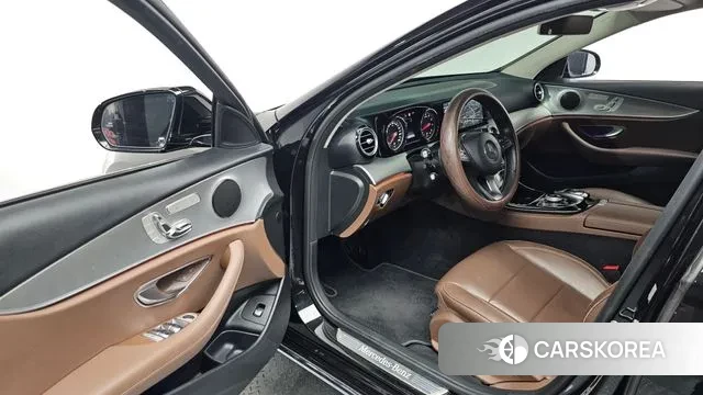 Mercedes-Benz E-Class W213 2018 Черный из Кореи, фото 2