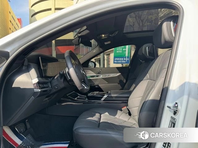 BMW 7 Series (G70) 2025 Белый из Кореи, фото 2
