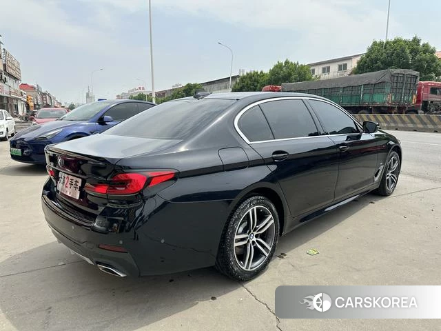 BMW 5 series 2022 Черный из Китая, фото 2