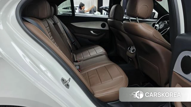 Mercedes-Benz E-Class W213 2021 Белый из Кореи, фото 2