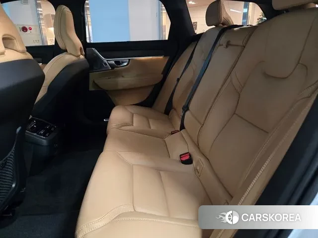 Volvo V90 Cross-Country 2024 Белый из Кореи, фото 2