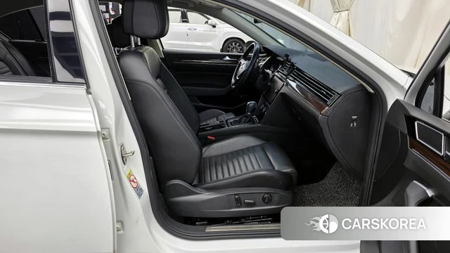 Volkswagen Passat GT (B8) 2018 Белый из Кореи, фото 2