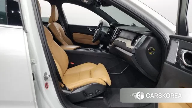 Volvo XC60 second Generation 2019 Белый из Кореи, фото 2