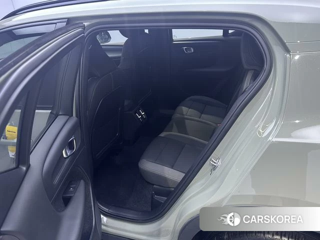 Volvo XC40 2023 Зеленый из Китая, фото 2