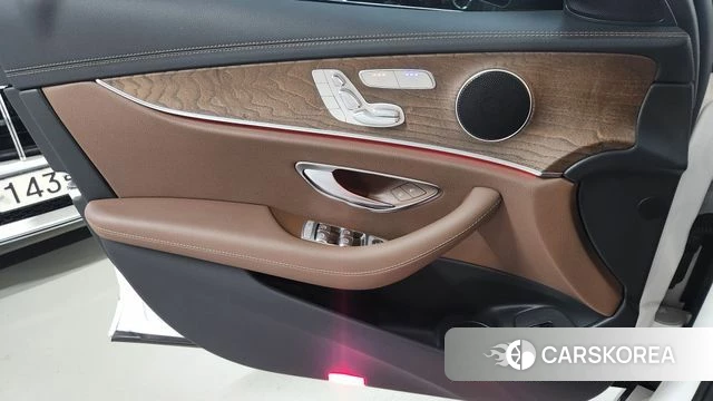 Mercedes-Benz E-Class W213 2022 Белый из Кореи, фото 2