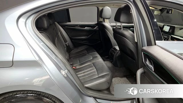 BMW 5 Series (G30) 2018 Серый из Кореи, фото 2