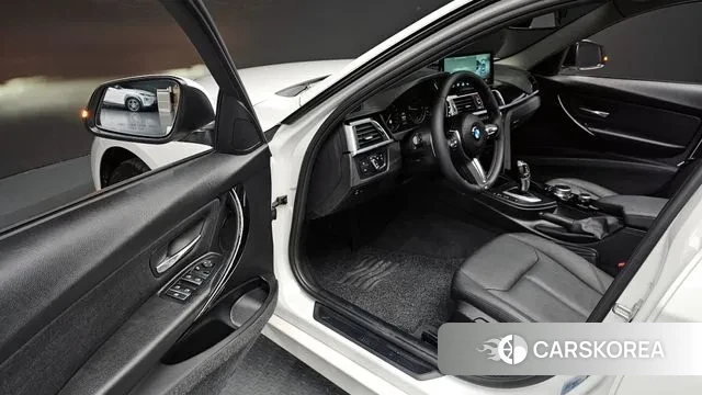 BMW 3 Series (F30) 2018 Белый из Кореи, фото 2