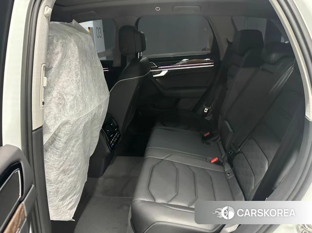 Volkswagen Touareg 3rd generation 2026 Белый из Кореи, фото 2