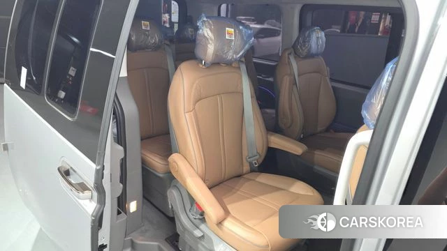 Hyundai Staria 2023 Серебристо-серый из Кореи, фото 2