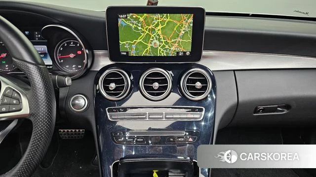 Mercedes-Benz C-Class W205 2018 Белый из Кореи, фото 2