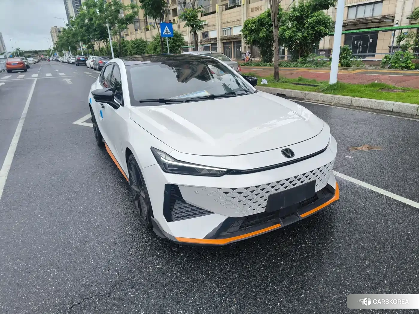 Chang'an UNI-V 2024 Белый из Китая, фото 2