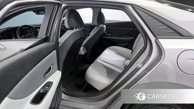 Hyundai Avante Hybrid (CN7) 2022 Серебристо-серый из Кореи, фото 2