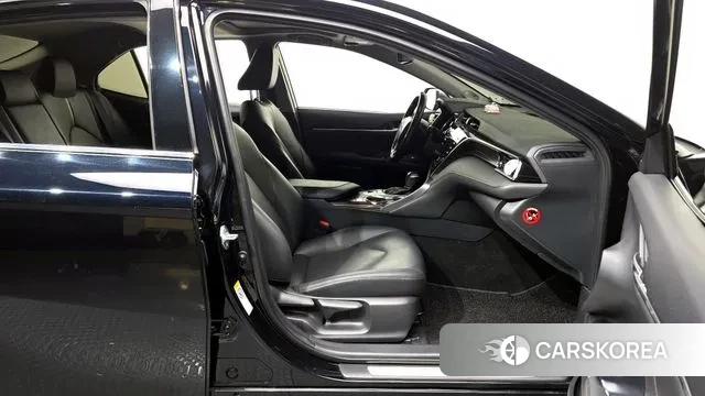 Toyota Camry (XV70) 2018 Черный из Кореи, фото 2