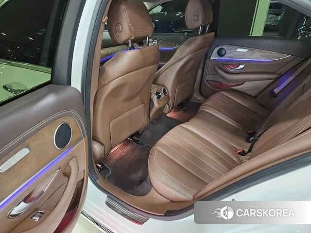 Mercedes-Benz E-Class W213 2019 Белый из Кореи, фото 2