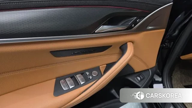 BMW 5 Series (G30) 2023 Черный из Кореи, фото 2