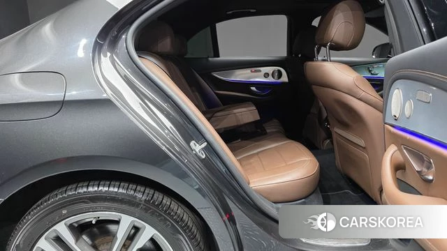 Mercedes-Benz E-Class W213 2021 Серый из Кореи, фото 2