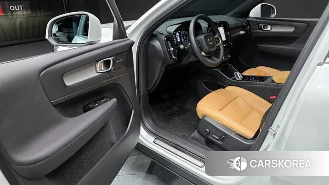 Volvo XC40 2021 Белый из Кореи, фото 2