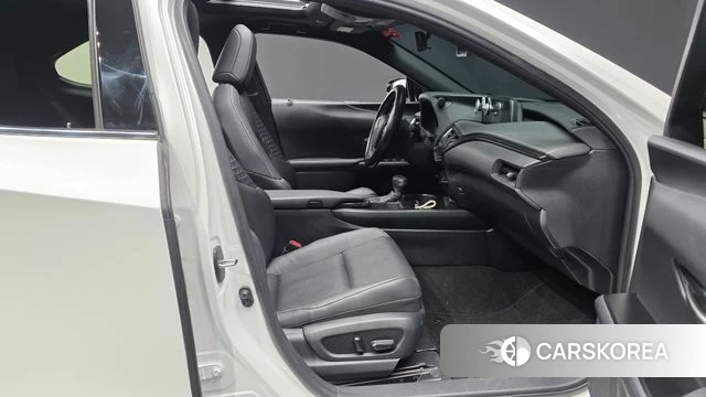 Lexus UX250h 2020 Белый из Кореи, фото 2