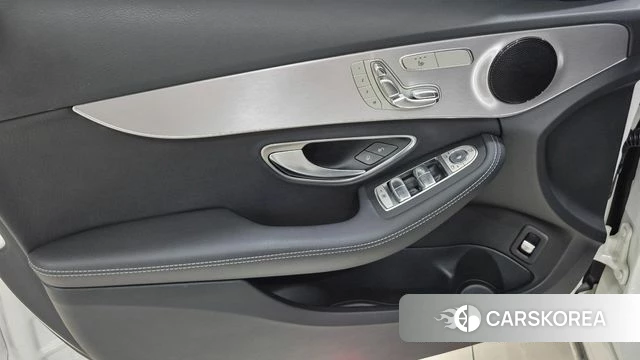 Mercedes-Benz C-Class W205 2020 Белый из Кореи, фото 2