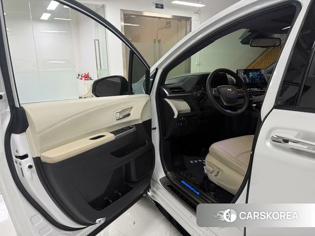 Toyota Saina 2022 Белый из Китая, фото 2