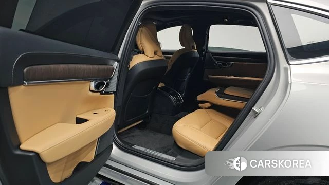 Volvo S90 2024 Серебристо-серый из Кореи, фото 2